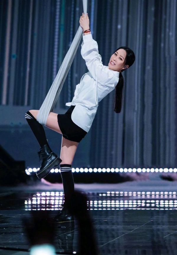 陈小纭|《姐姐2》总决赛造型，张柏芝御姐，杨丞琳性感，唯独陈小纭特殊