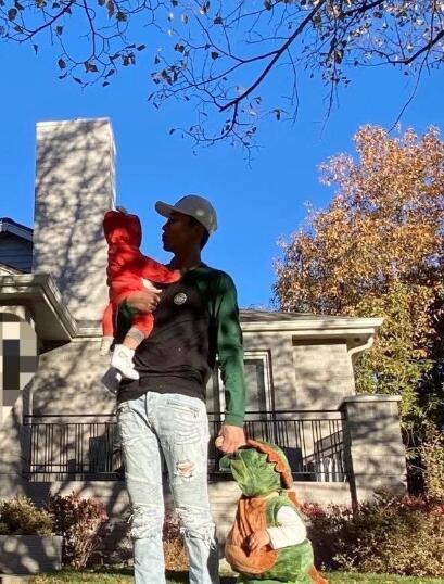 郑爽|偶遇张恒带一岁子女出游，郑爽女儿正面首曝光，皮肤白皙像洋娃娃