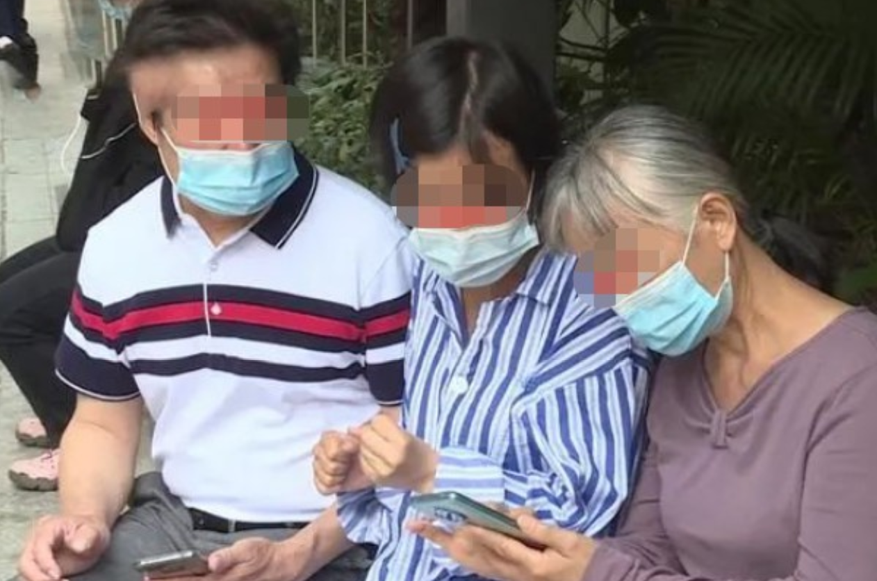 国内社会速递 31岁女子爱美整形出意外,智力降至1岁婴儿水平,母亲一夜白了头