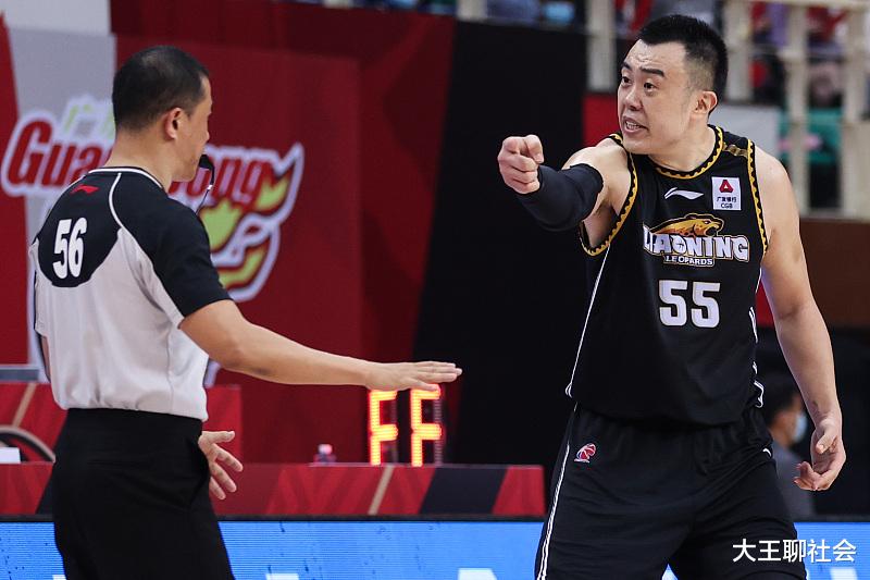 大王聊社会 倾尽所有仍被辽宁球迷炮轰，韩德君做了什么无法原谅的事