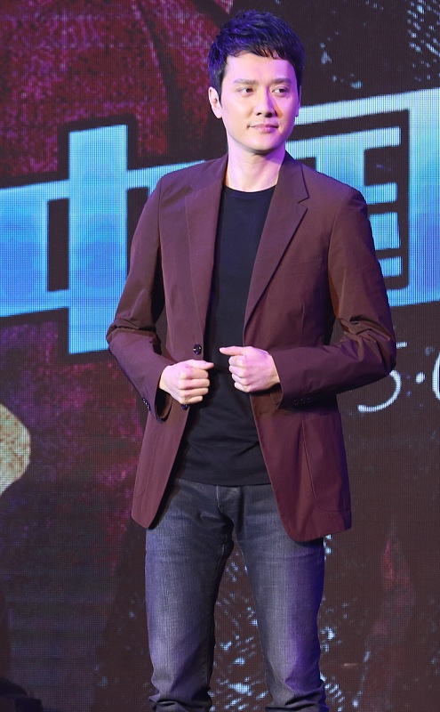 冯绍峰|冯绍峰的服装太实用了，设计简单但很百搭，有老公的都要来学学