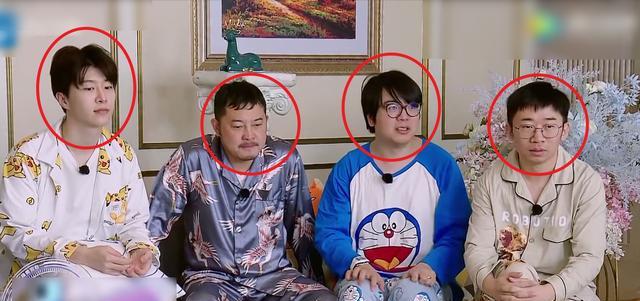 关晓彤|王牌6全员坐沙发上，关晓彤特殊坐姿成亮点，是否尊重导演很显然