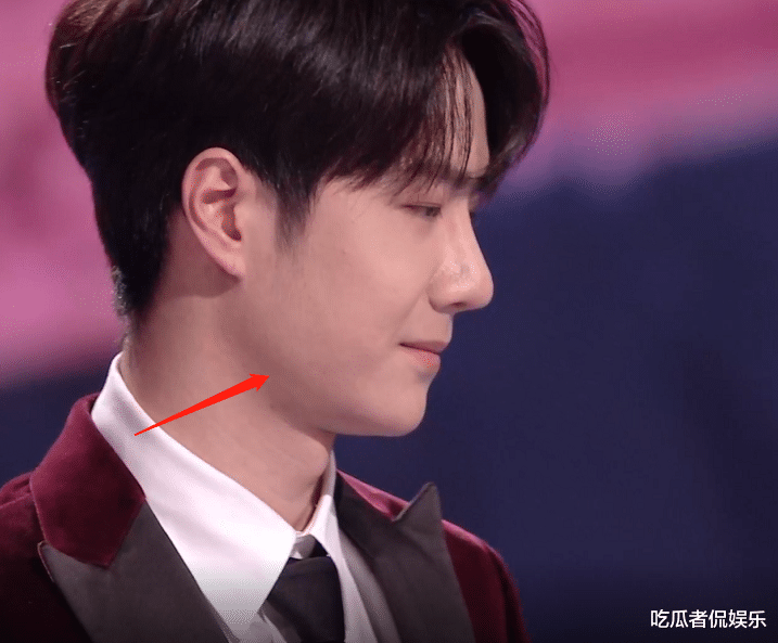 王一博|王一博跨年表演实力在线，却敌不过“脸肿”差评，更有粉丝脱粉？