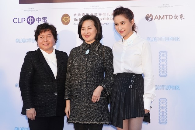 Lady变美日记|同为赌王女儿，何超琼身价却41亿美元，穿着虽商业化但看着很端庄