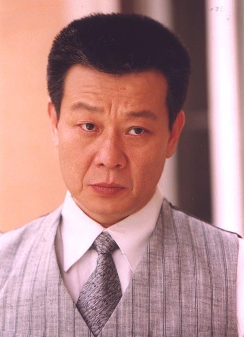 韩国娱乐|如今已经67岁的他身体也渐渐大不如从前，还要为夫人们辛苦奔波