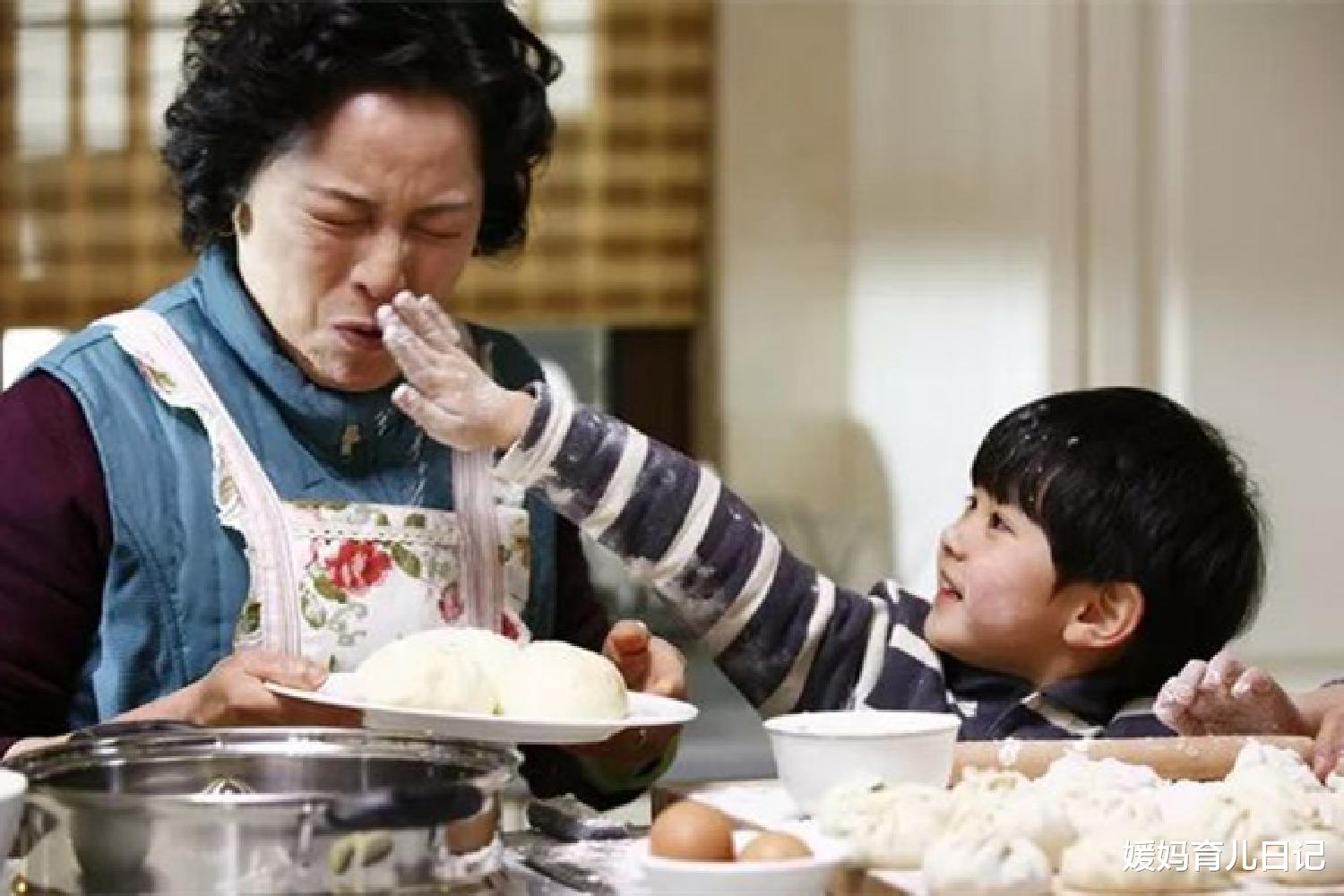 媛妈育儿日记|进城帮子女带娃后，孩子离不开家回不去，老漂族的心酸无处诉