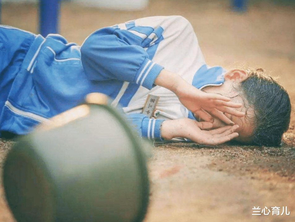 兰心育儿|孩子在学校被同学霸凌，父亲让孩子打回去，做法引网友质疑