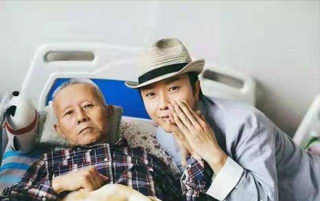 杜海涛|21岁女爱豆不跪韩粉获好评，明星下跪时惹争议，杜海涛曾跪权志龙