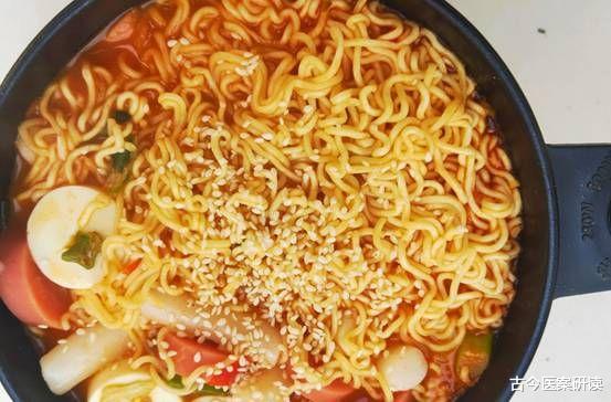腸癌|神經內科專家：停止食用“1面條”，失眠會改善，一覺到天亮