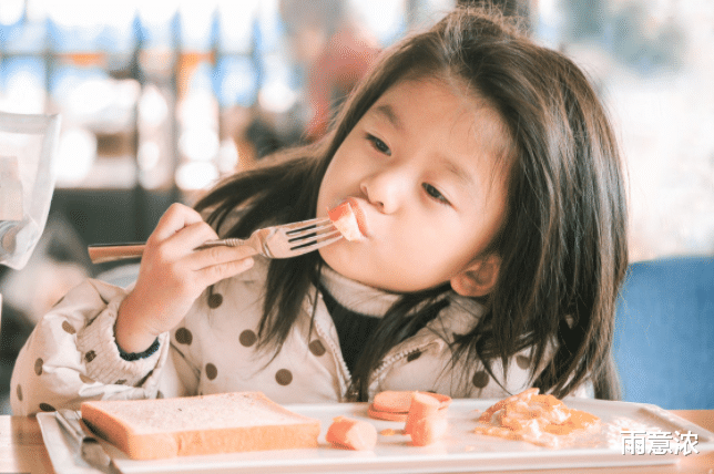 厌食症 孩子营养要均衡，不是越多越好，吃饭和吃零食都要适可而止