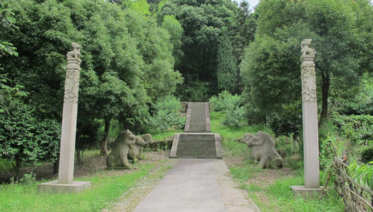 山区东哥话旅游 被称为中国思想启蒙之父，浙江省余姚黄宗羲墓