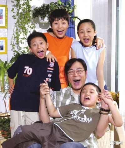 刘露|肖战张一山负责提裙子，李现帮忙领奖杯，杨紫的异性缘真是太好了