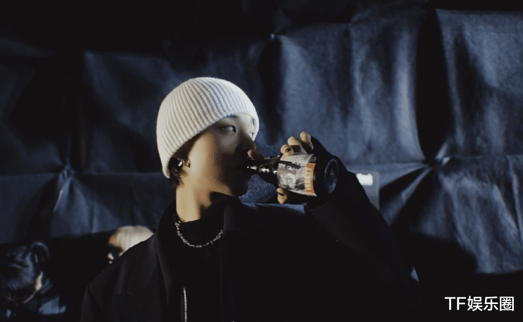 马思纯|《小欢喜》乔英子恋情曝光，与鼓手安雨看演唱会，比马思纯眼光好