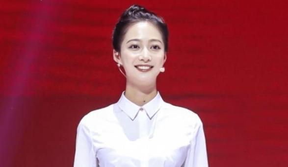 保研|冯琳现身地方台跨年晚会，人群中亮眼的存在，难怪能保研复旦