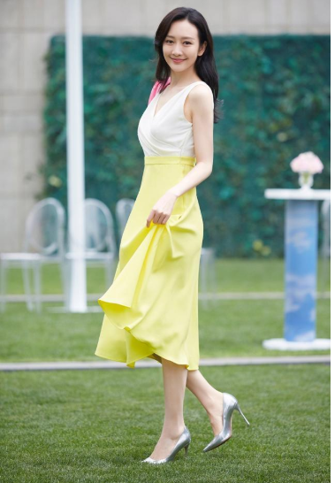 关晓彤|王鸥身材太出众?和关晓彤同框出镜,网友:差距真不小