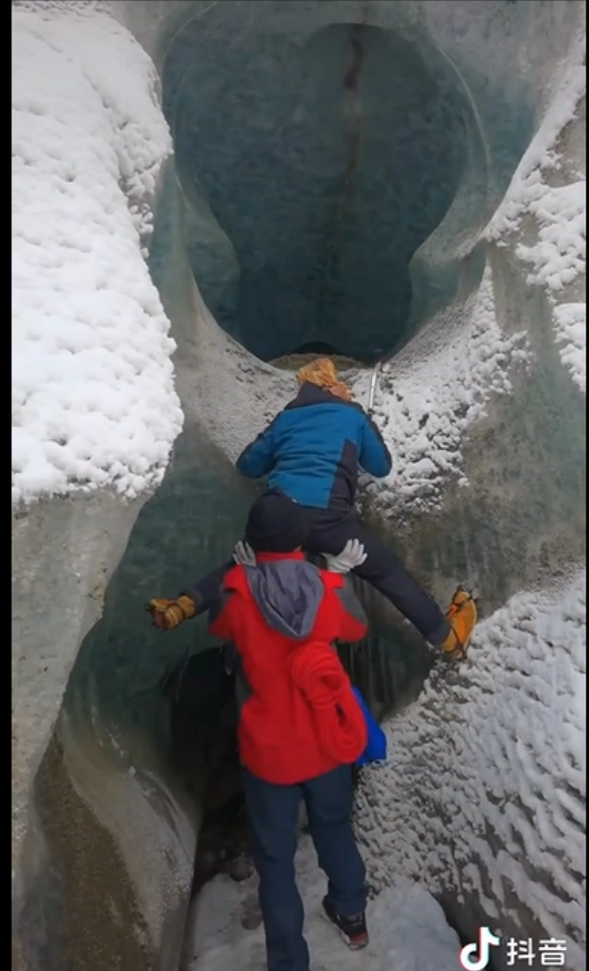 dtt穿汉服去爬山 西藏冒险王葫芦洞事件，几支手电筒就能破案？
