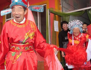 金凤说趣闻|男子新婚，发现妻子有问题，第二天，男子被发现死在婚房