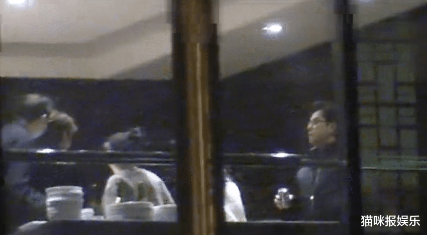 谭咏麟|71岁谭咏麟睡23岁粉丝！网友：宝刀未老，岁数这么大还这样拉风？