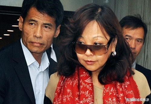 张子强伏法后，34岁的妻子独自出门溜达，不料却被4名歹徒下了手