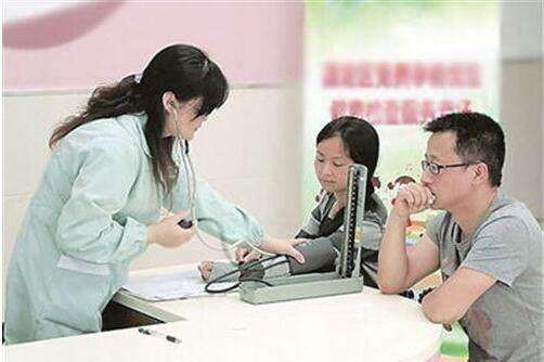 哑铃妈妈|养老院里的老大爷给大家上了一课：不要做丁克，养儿防老是靠谱的