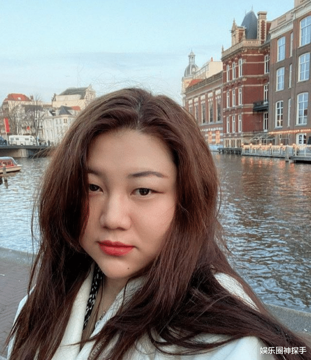 邓伦|29岁邓伦出席晚宴，被杨天真拍进视频，评论区“一片沸腾”