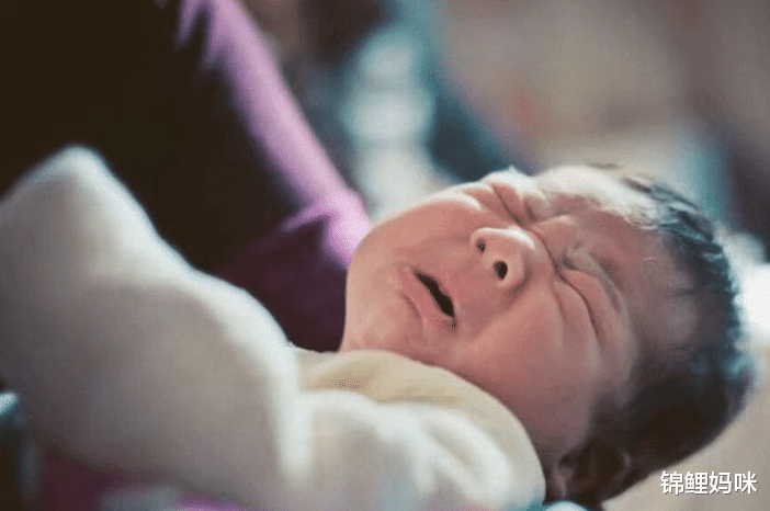 锦鲤妈咪|婴儿睡觉时总被“吓到”,未必是因为胆子小,家长可帮娃睡得更香