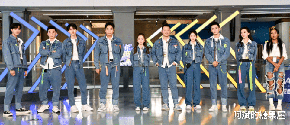 奔跑吧第九季|《奔跑吧9》首播大合照，baby靠边站，C位是另一位女生