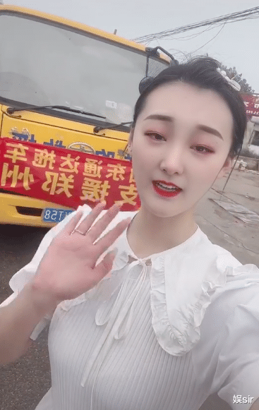 河南|大衣哥儿媳支援河南再被质疑作秀：只要是真善，凭什么不能拍照？