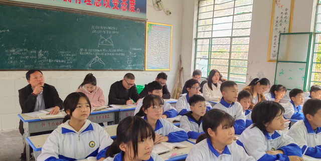 月月读唐诗|从专科升级成本科，这三所学校的学生有福了，高考分数低也可以上