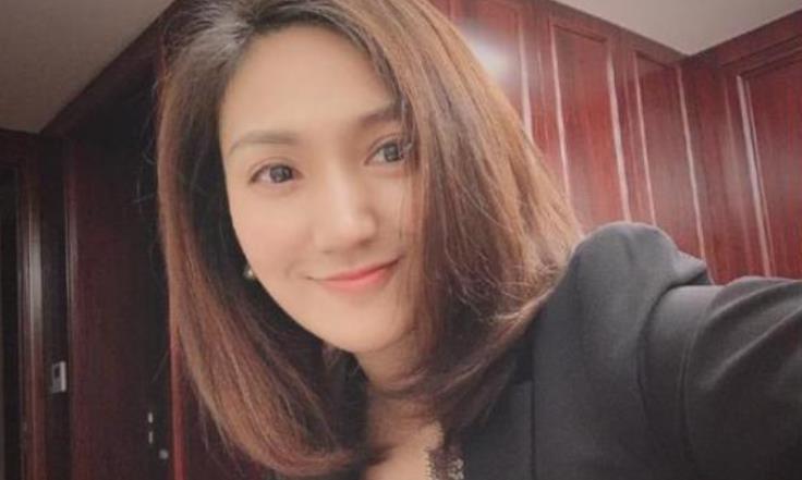 花花聊 梁艺:一通电话狂奔千米,5分钟内全身瘫痪,今坐轮椅无人娶