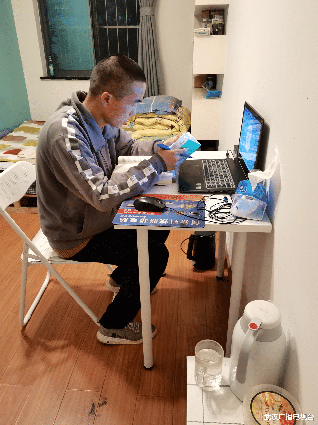 武汉广播电视台 超励志！学霸城管队员考上厦门大学研究生