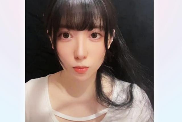 男网红骗美女同行至酒店,助理负责守门,一番洗脑便拿下!