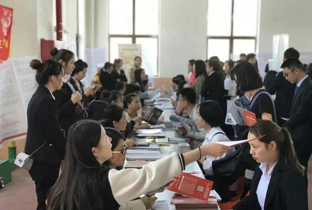 招聘|4月份起，这个“金饭碗”行业大量招人才，五险二金工资最低8500