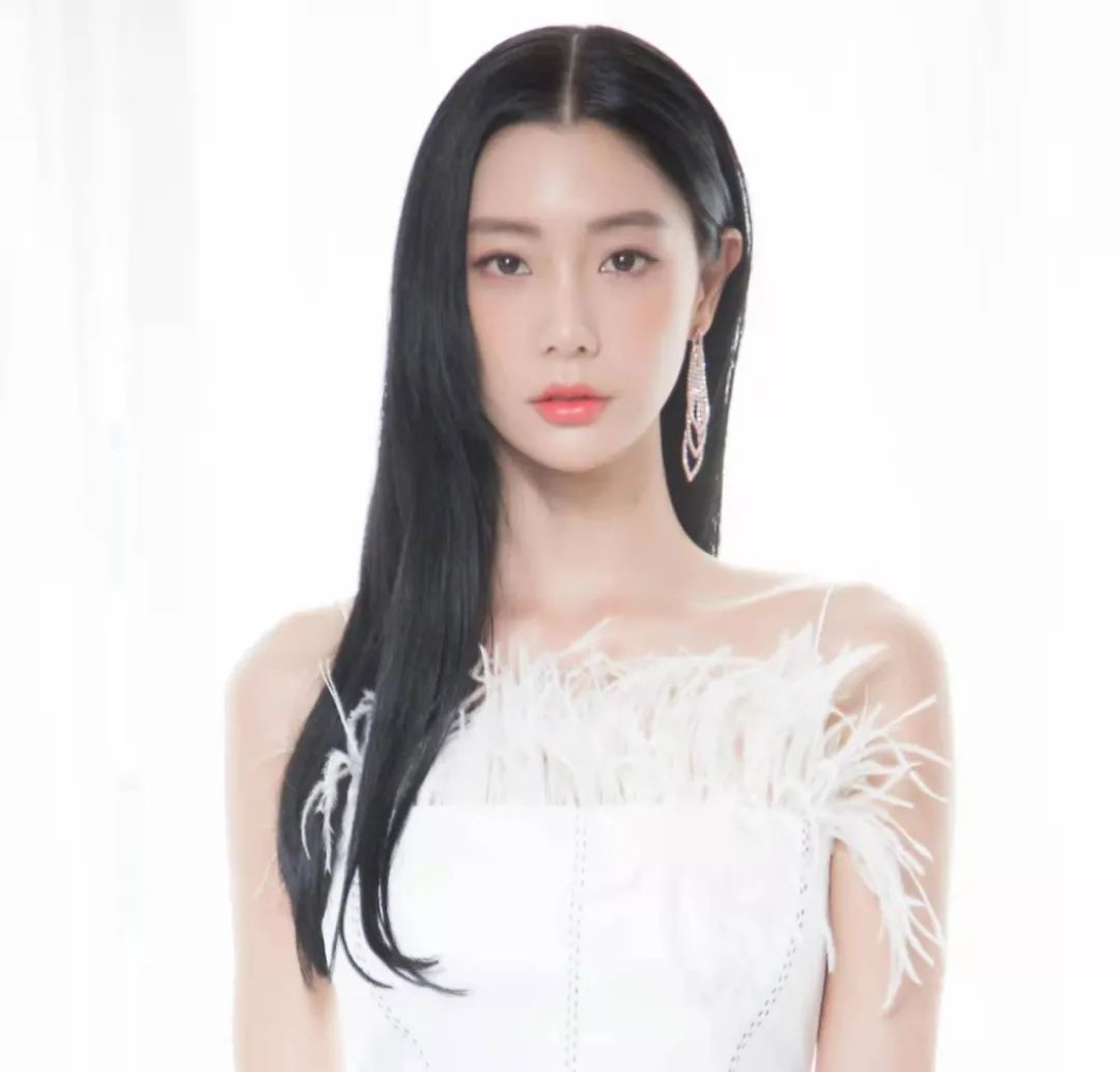 电影|从花瓶到流量密码，集性感和美艳于一身，粉丝还会爱她多久？