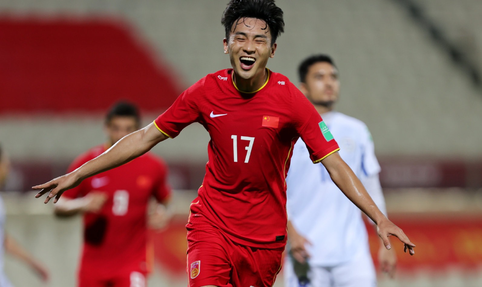 武磊|還罵李鐵不換人？變陣解放武磊收奇效！名記：李鐵調(diào)整糾錯給高分