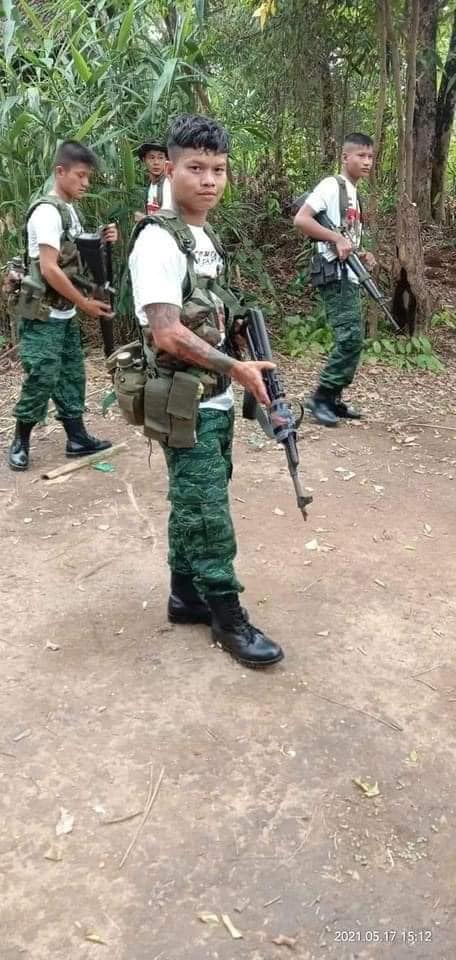 緬甸“Z世代”已準備好戰鬥，持槍公開露臉無懼緬軍威脅-圖5