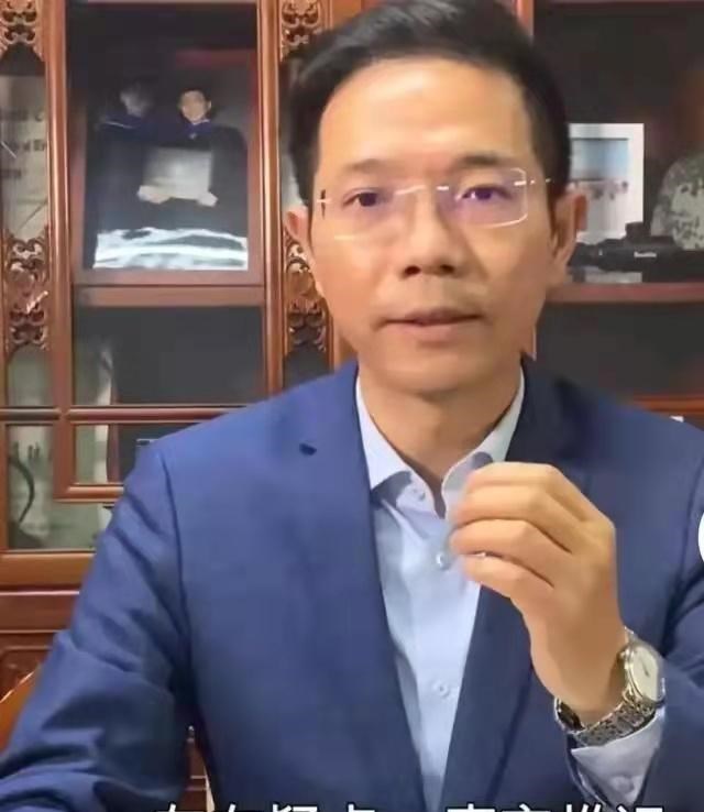 郭希宽|姚策生父郭希宽很少露面，都是杜新枝在谈天说地，但千万别低估他