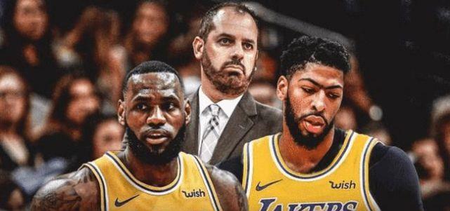 可馨育娃|球迷:湖人给人的感觉有点像捡破烂的,季后赛有几个能上场的?