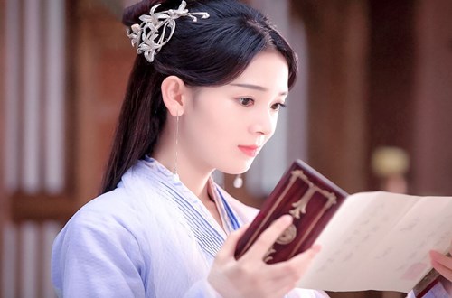 张哲瀚|张哲瀚新剧将袭，搭档人气小花陈瑶、宣璐，剧情搞笑又悬疑