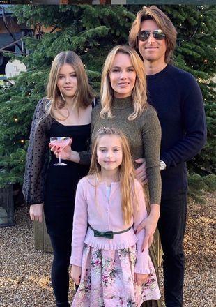 霍莉|阿曼达15岁女儿神似性感女神霍莉 模特公司争抢 妈妈忧学业立家规