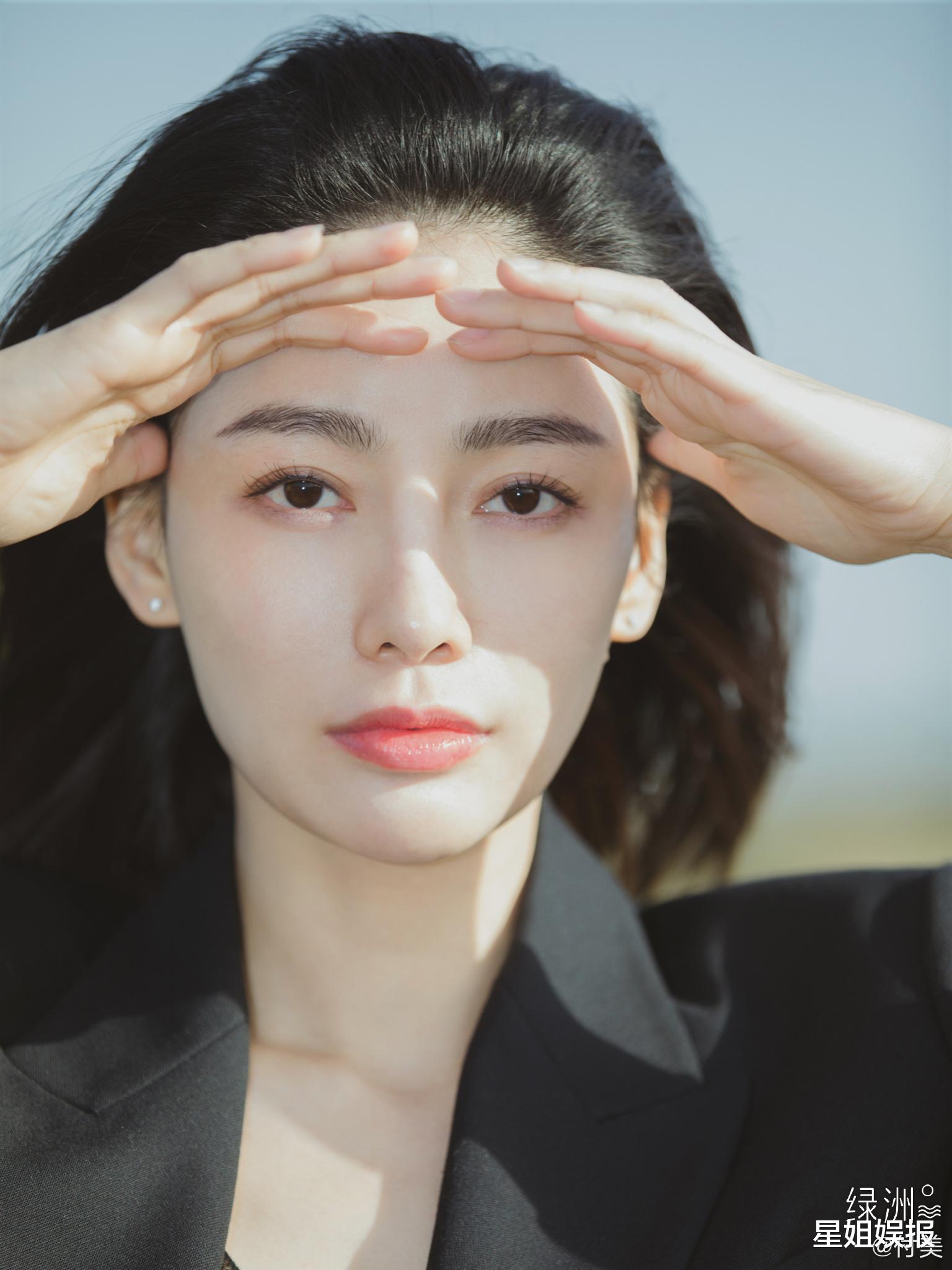 金·卡戴珊|和周冬雨娜扎是同学，出道9年不火的她，在《扫黑风暴》演的思思好美