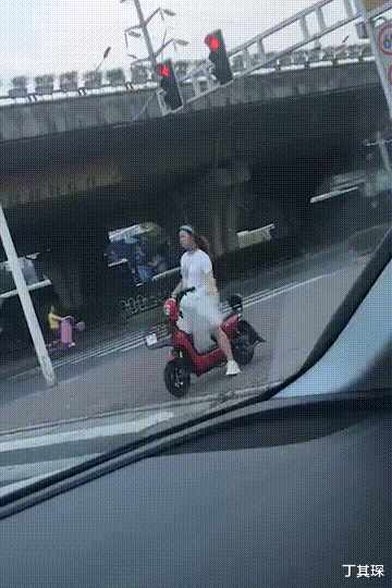 丁其琛|（神回复问题）：明明长得很丑，却又很有自信的男生是什么心理？