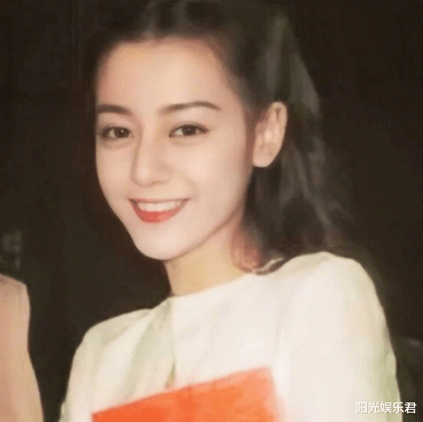 迪丽热巴|迪丽热巴旧照曝光，扮演欧洲公主毫无违和，这才叫明眸皓齿大美人