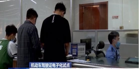 开车忘带驾照算“无证驾驶”?交警给出回答,有这件东西就行