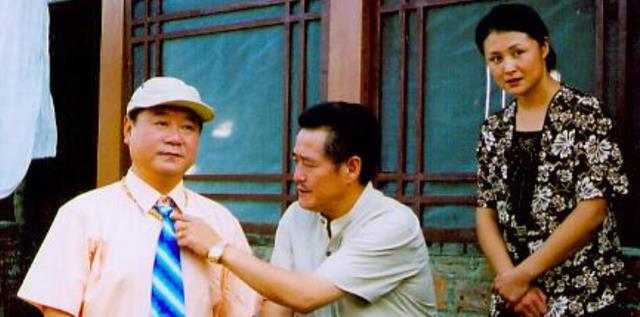 乡村爱情|17年前《乡村爱情》首场戏花絮曝光，刘能谢广坤消瘦，大脚好年轻