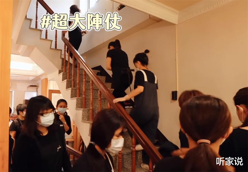 设计师|土豪夫妻请12名整理师，9小时整理囤积衣物的4层别墅，网友：佩服