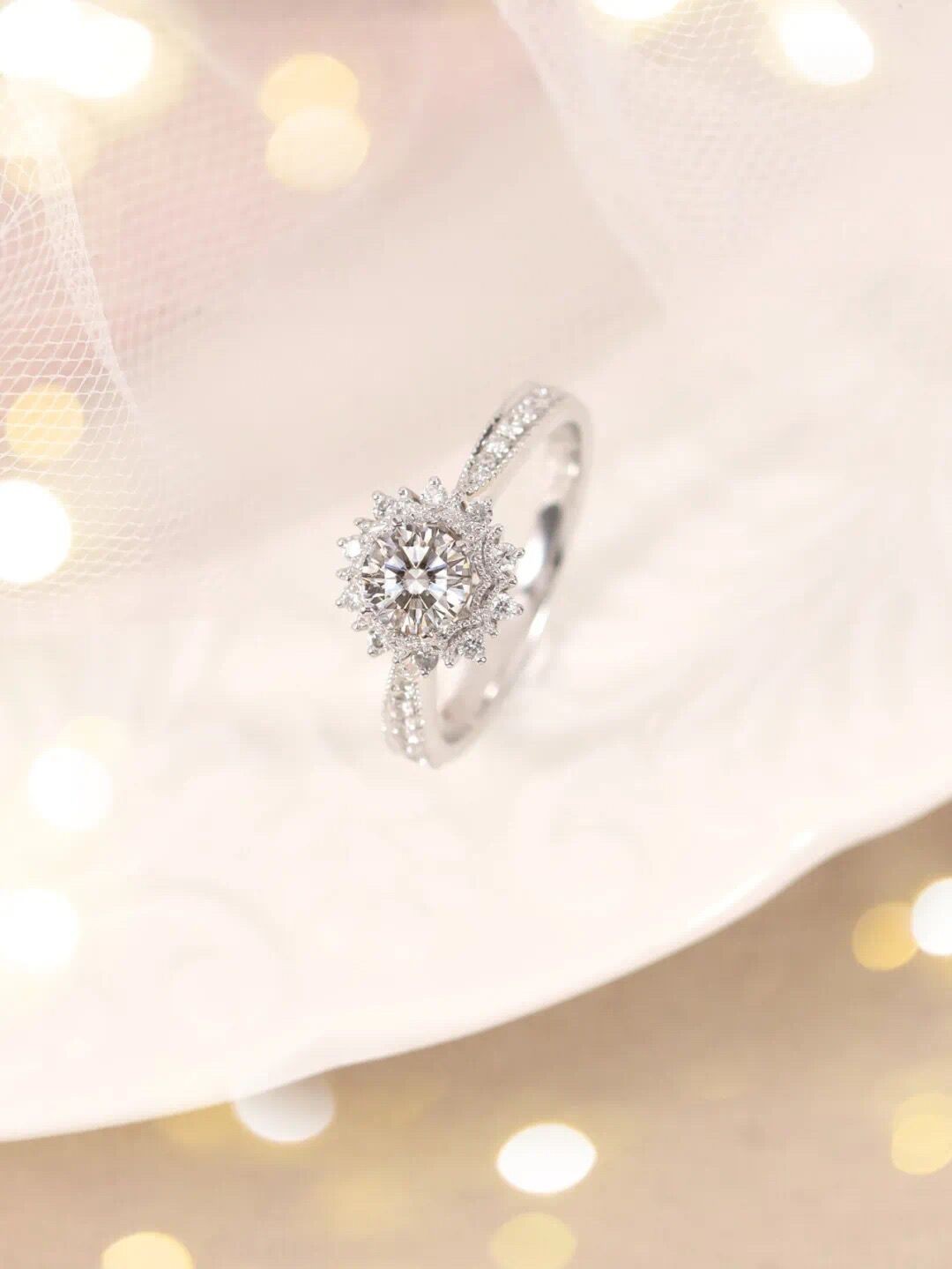 谛珂珠宝钻戒定制 花花世界の浪漫,看了这些花花钻戒,是不是也想拥有一枚?