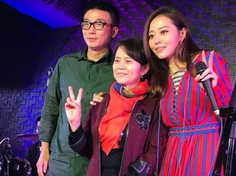 张靓颖|冯轲和张碧晨疑似官宣，他们开启新生活，网友为张靓颖打抱不平！