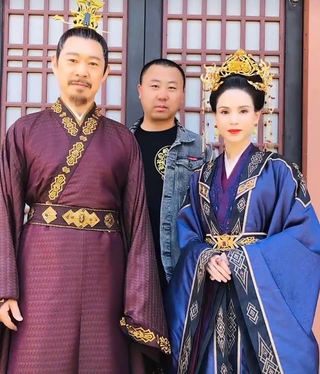 李若彤|54岁李若彤64岁张丰毅晒健身照，身材比20岁明星还惊艳，不可思议