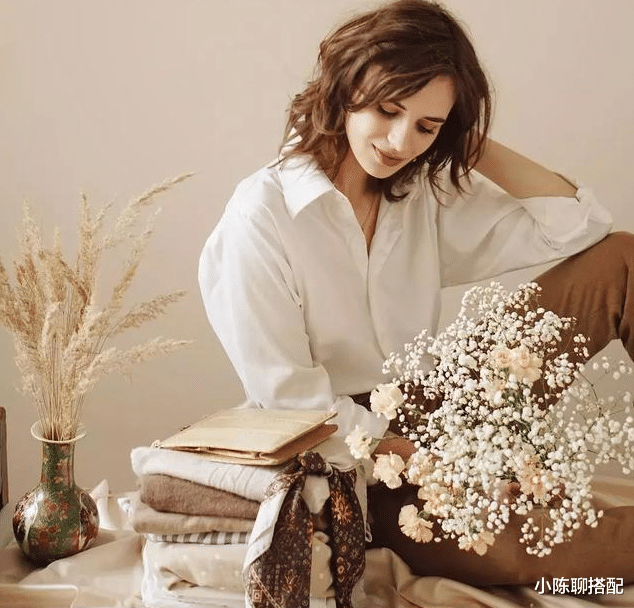 小陈聊搭配|法式慵懒风难驾驭？一试就灵的3个“小心机”，不经意就穿出气质